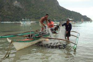 Chinese militia threatens Filipino fishing community