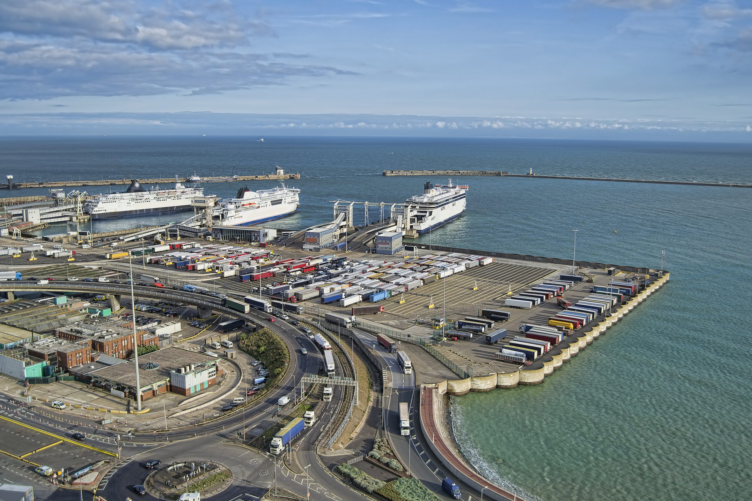 UK ports to switch to shore power for berthed vessels