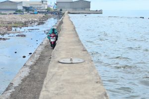 Dampak Dari Kenaikan Permukaan Laut Terhadap Kehidupan Sehari-hari Masyarakat di Sekitar Muara Baru, Jakarta Utara