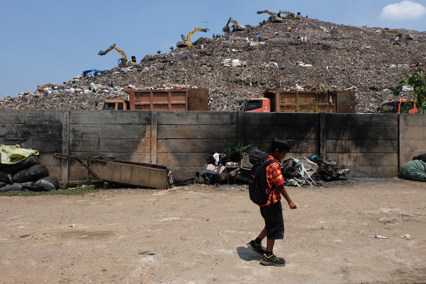 Earning a living at world’s largest rubbish dump Maritime Fairtrade