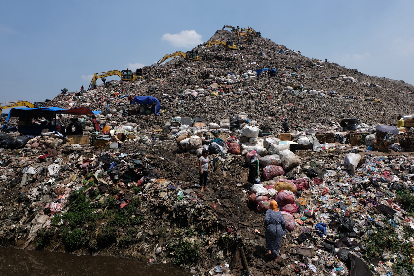 Earning a living at world’s largest rubbish dump Maritime Fairtrade