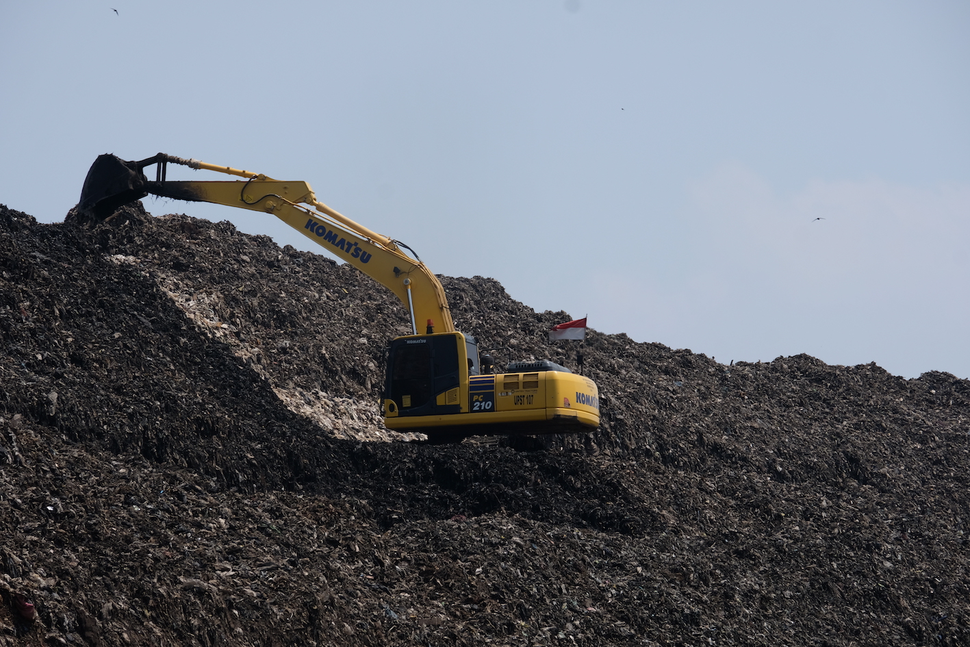 Earning a living at world’s largest rubbish dump Maritime Fairtrade