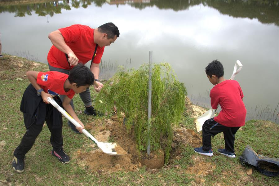 Canon plants 200 Trees in Kuantan Malaysia
