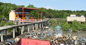 Kampung Bagan Sungai Lima polluted with waste.
