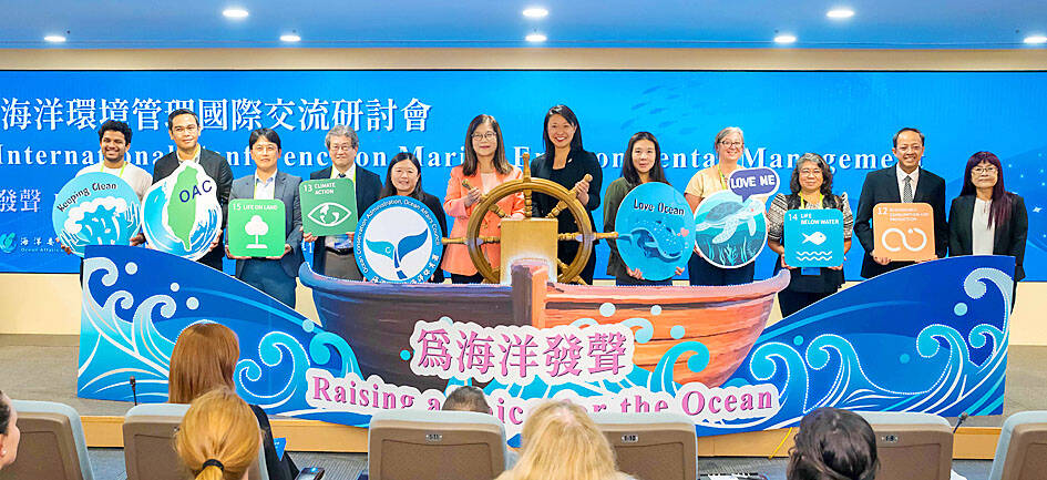 Minister slams Chinese cyanide fishers