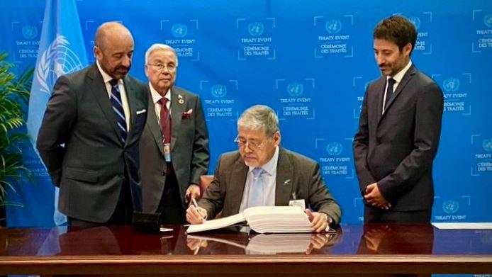 Philippines inks historic deal to protect world's oceans